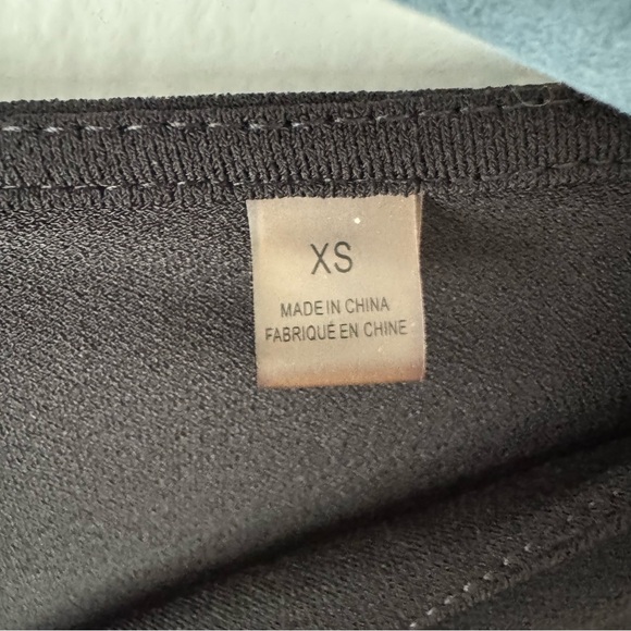 Women’s Tahari Black Short Sleeve Top Size XS - Picture 5 of 8